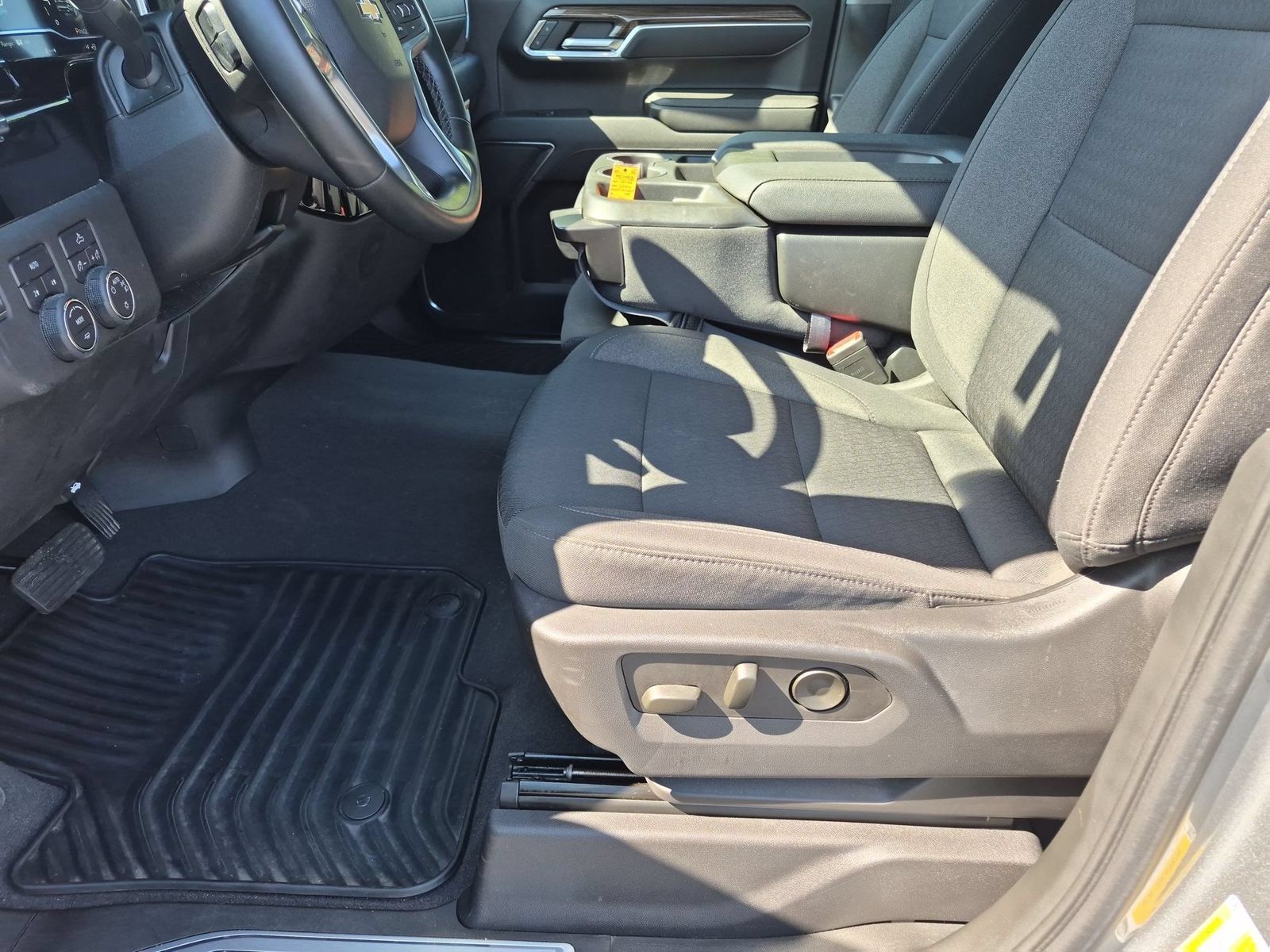 Used 2023 Chevrolet Silverado 1500 LT AWD/4WD image 15