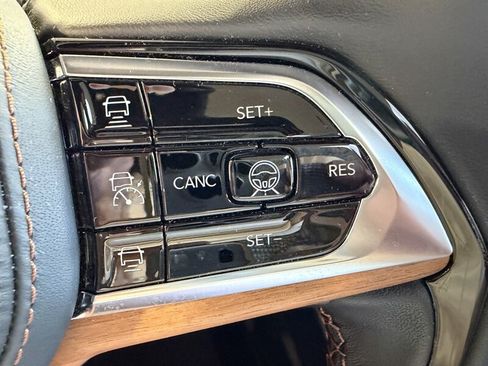 Used 2023 Jeep Grand Cherokee Summit AWD/4WD image 24