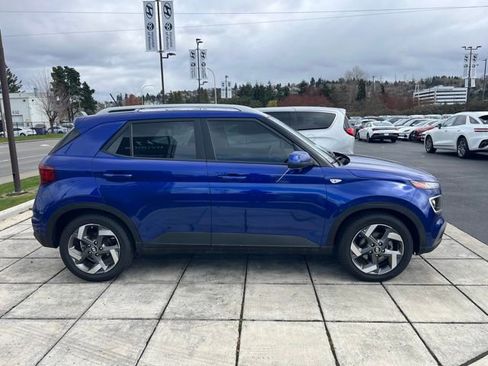 Used 2023 Hyundai Venue Limited w/ Cargo Package FWD image 4