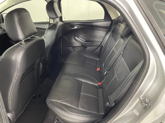 Used 2016 Ford Focus SE w/ Equipment Group 201A FWD image 18