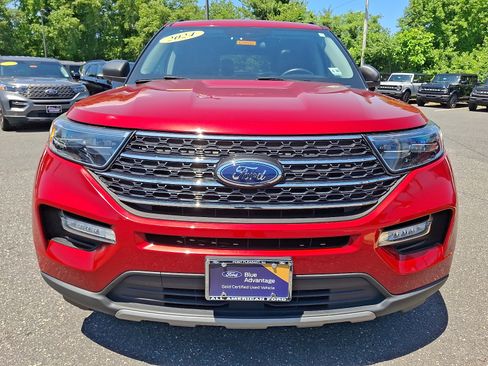 Certified 2024 Ford Explorer XLT w/ Equipment Group 202A AWD/4WD image 3