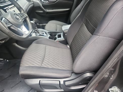 Used 2019 Nissan Rogue S w/ Special Edition Package FWD image 9