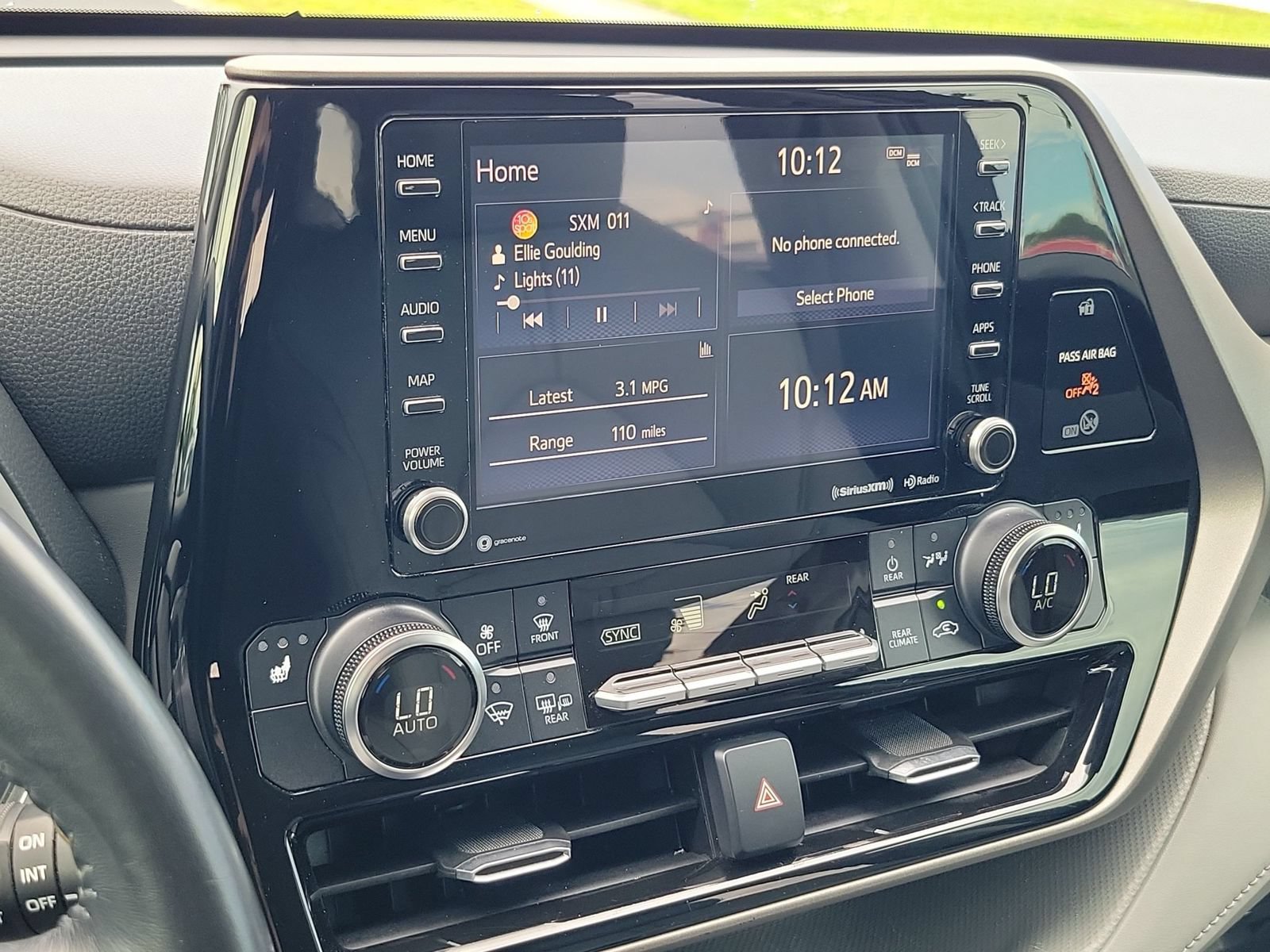 Used 2020 Toyota Highlander XLE AWD/4WD image 26