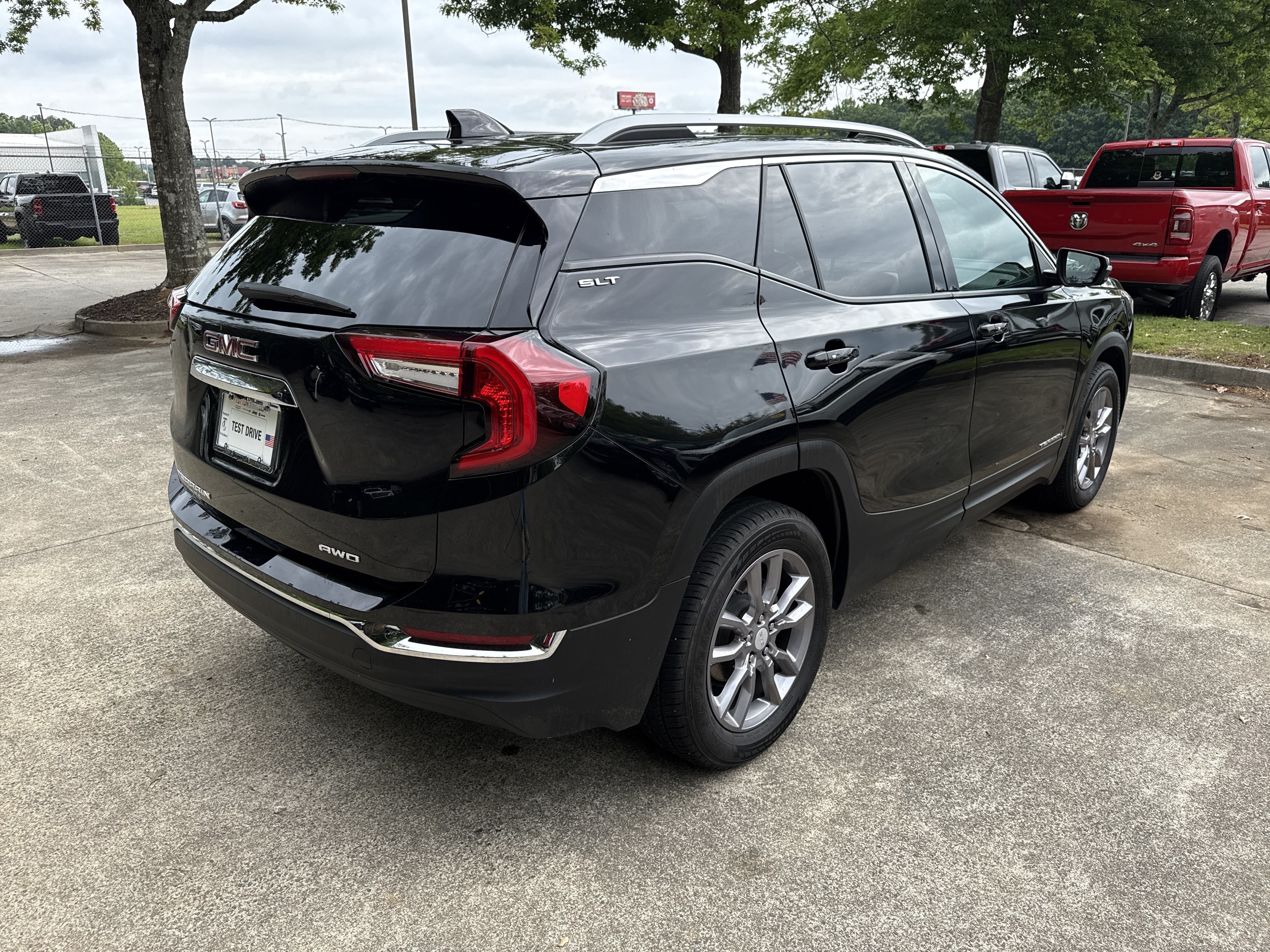 Used 2023 GMC Terrain SLT AWD/4WD image 7