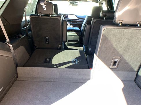 Used 2022 Cadillac Escalade Luxury image 30