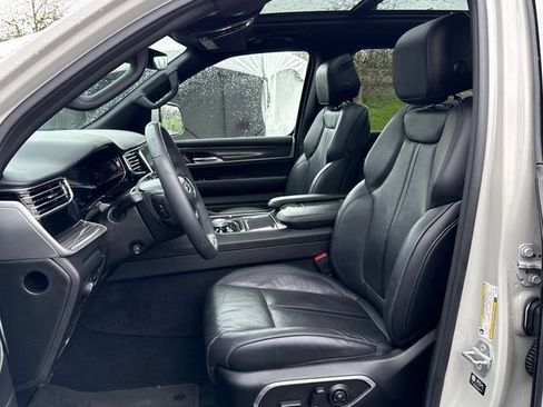 Used 2022 Jeep Wagoneer Series III w/ Premium Group I image 19