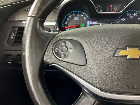 Used 2019 Chevrolet Impala LT FWD image 12