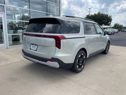 New 2027 Kia Carnival EX FWD image 5