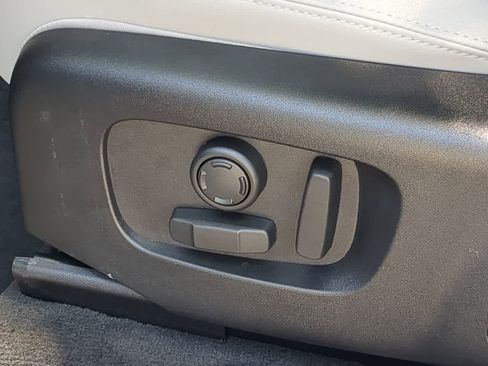 Used 2026 Land Rover Range Rover Velar Dynamic SE image 18