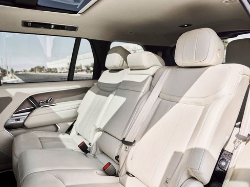 Used 2024 Land Rover Range Rover Long Wheelbase SE image 44