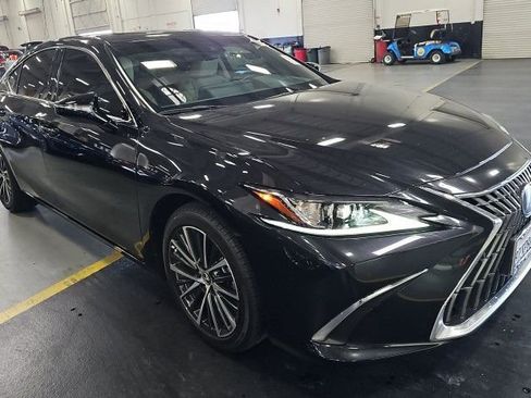 Used 2025 Lexus ES 300h w/ Premium Package FWD image 4
