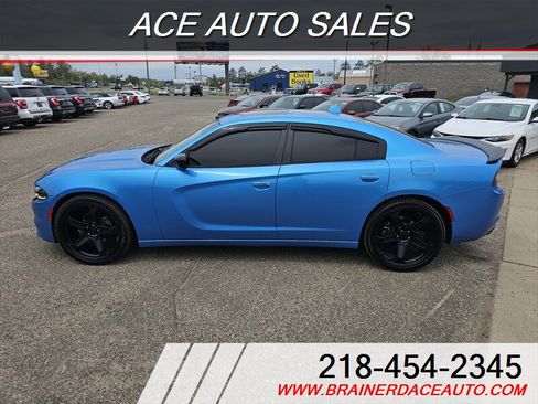 Used 2016 Dodge Charger SXT w/ Plus Group RWD image 7