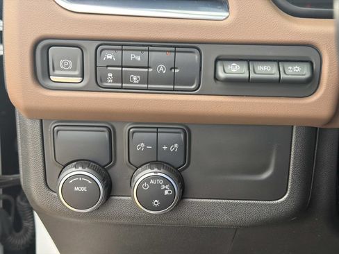 Used 2023 Chevrolet Suburban High Country w/ LPO, Illumination Package RWD image 25