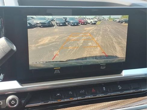 Used 2025 Chevrolet Silverado 1500 LT AWD/4WD image 6