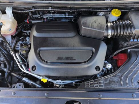 Certified 2025 Chrysler Pacifica Select image 30