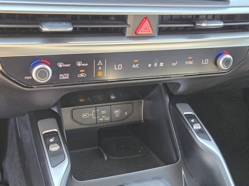 Certified 2024 Kia Sorento EX w/ Panoramic Sunroof Package FWD image 23
