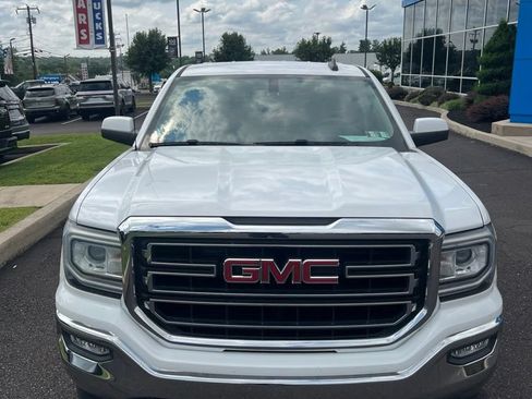 Used 2019 GMC Sierra 1500 SLE w/ SLE Value Package AWD/4WD image 2
