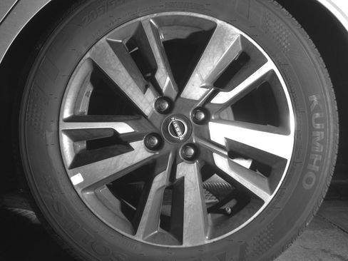 Used 2025 Nissan Versa SV image 14