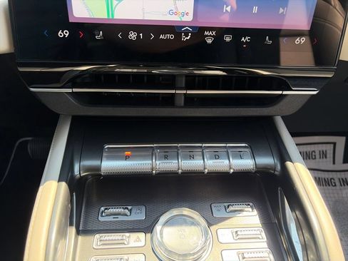 Used 2025 Lincoln Nautilus Premier AWD/4WD image 20