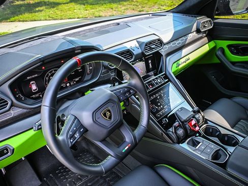 Used 2024 Lamborghini Urus S AWD/4WD image 12