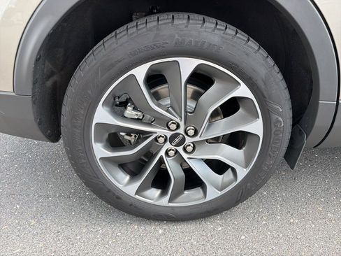 Used 2021 Lincoln Nautilus Reserve w/ Equipment Group 201A AWD/4WD image 11