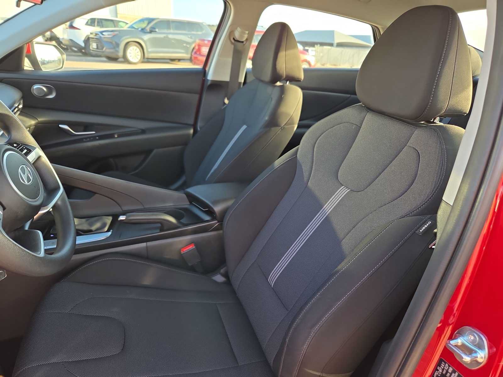 Used 2025 Hyundai Elantra SE FWD image 15