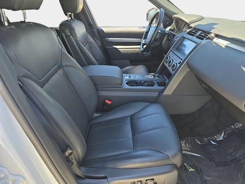 Used 2020 Land Rover Discovery Landmark AWD/4WD image 12