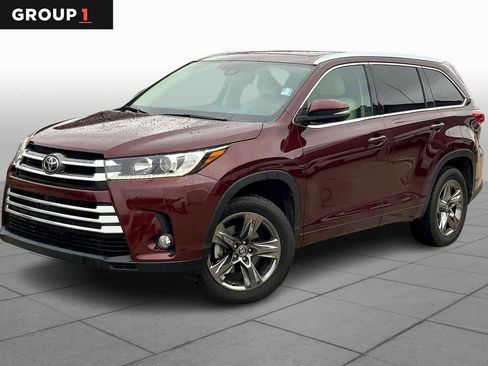 Used 2017 Toyota Highlander Limited Platinum FWD image 1