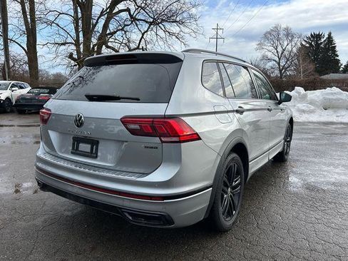 Used 2022 Volkswagen Tiguan SE R-Line AWD/4WD image 3