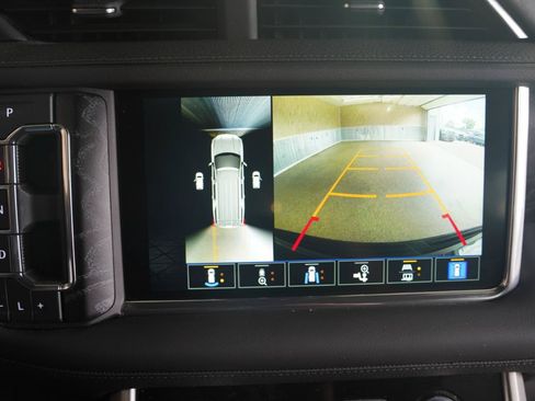 Used 2023 GMC Yukon Denali AWD/4WD image 18
