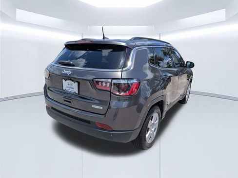 Used 2022 Jeep Compass Latitude FWD image 4