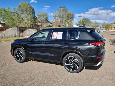 Used 2023 Mitsubishi Outlander SE AWD/4WD image 4