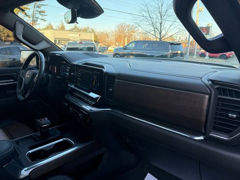 Used 2024 Chevrolet Silverado 1500 High Country w/ Technology Package image 15