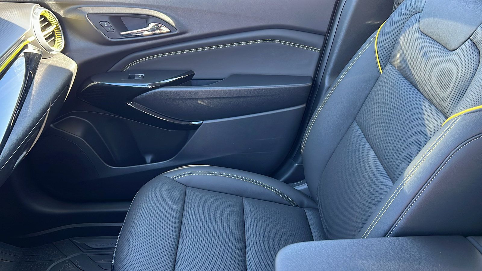 New 2026 Chevrolet Trax ACTIV w/ Driver Confidence Package FWD image 19