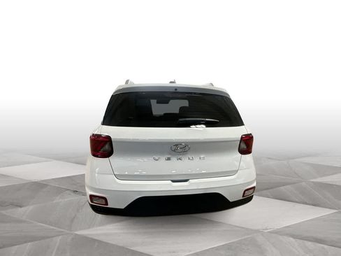 Used 2024 Hyundai Venue SEL FWD image 7