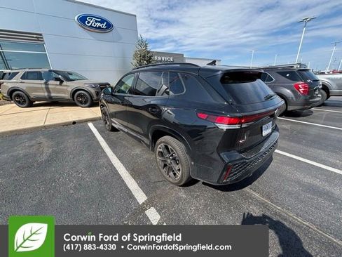 Used 2025 Volkswagen Tiguan SE R-Line image 8