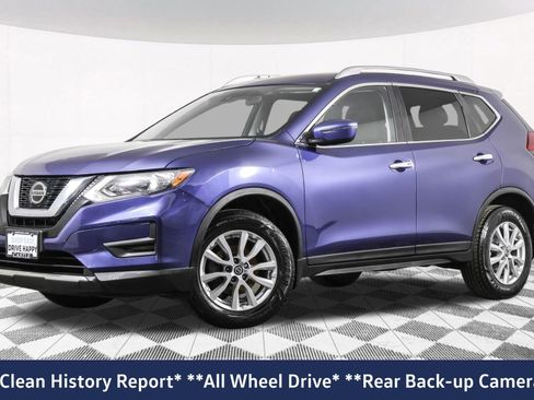 Used 2019 Nissan Rogue SV image 2