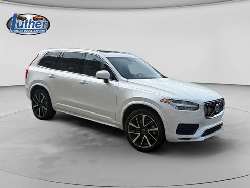 Used 2022 Volvo XC90 T6 Momentum AWD/4WD image 7