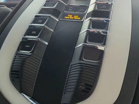 Used 2016 Porsche Cayenne image 17