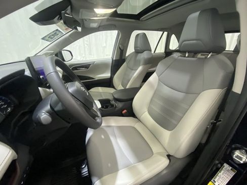 Used 2025 Toyota RAV4 Limited image 9