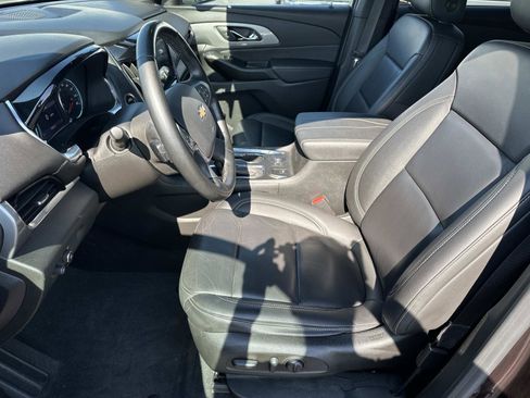 Certified 2023 Chevrolet Traverse LT FWD image 19