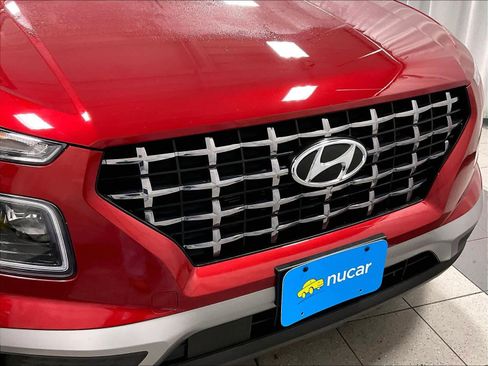 Used 2024 Hyundai Venue Limited image 32
