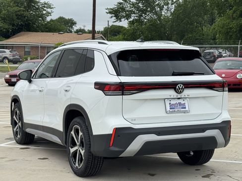 New 2026 Volkswagen Tiguan SE FWD image 7