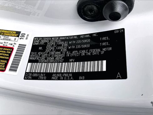 Used 2024 Toyota Sienna Platinum image 32