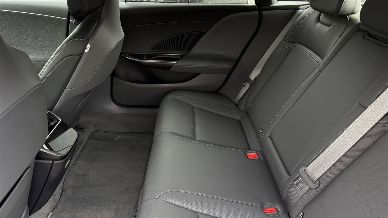Used 2024 Lucid Air Touring AWD/4WD image 32