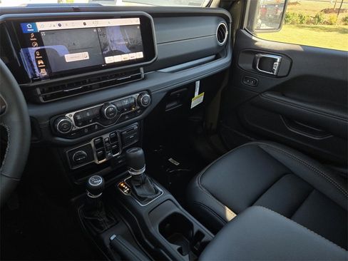 New 2025 Jeep Gladiator Sport image 18