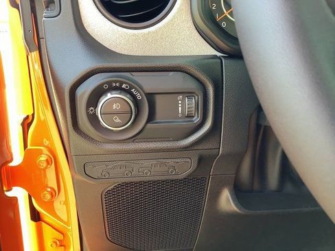 New 2025 Jeep Gladiator Sport image 15