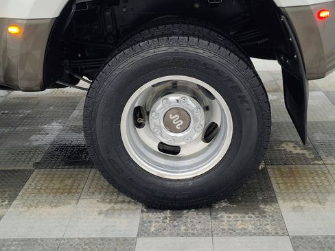 Used 2017 Ford F350 King Ranch w/ FX4 Off-Road Package image 21