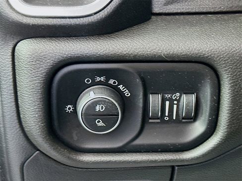 Used 2019 RAM 1500 Big Horn image 10