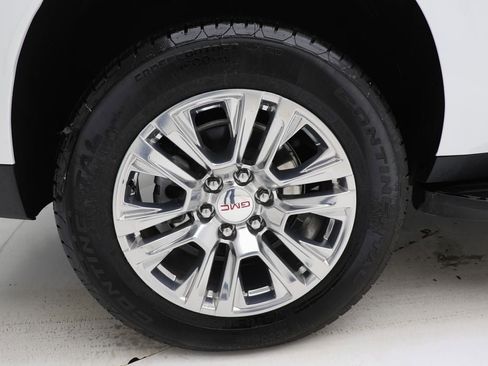 Used 2025 GMC Yukon XL Denali image 10
